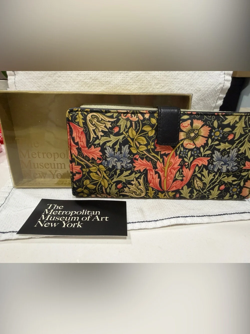 VintageMetropolitan Museum of Art NY W. Morris Compton Pattern Snap Wallet